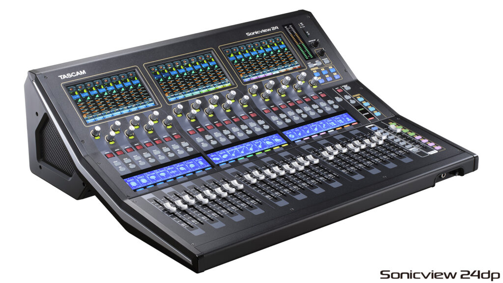 3つのタッチスクリーンとフェーダーを備えたTASCAM Sonicview 24dpを斜め上から見た公式製品写真
